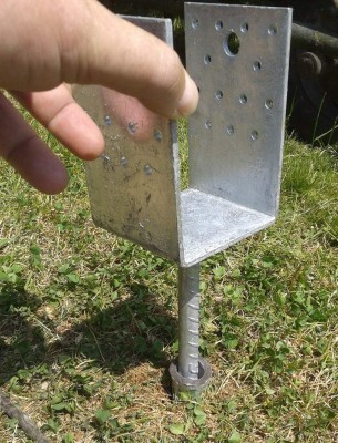 na tomhle mám postavenou kůlnu, trubka ná cca 2m a roxor asi 50cm