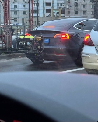 Tesla si veze elektrocentrálu.jpg