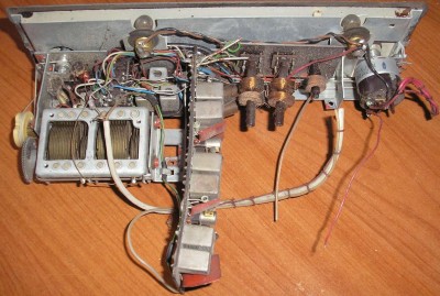 radio z ustredny Tesla AUR 110-120 chassis.jpg