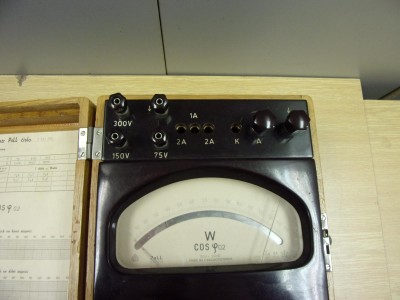 stary-laboratorni-bakelitovy-merici-pristroj-wattmetr-1966-metra-155672535 (1).jpeg