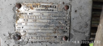 Štítek z motoru bubnového šrotovníku