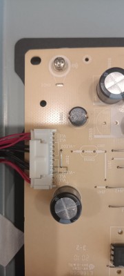 Konektor pro LED podsvícení.