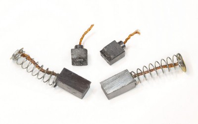 04-vybroušené uhlíky na profil 5x7mm.jpg
