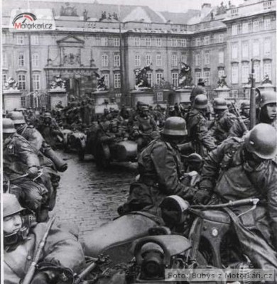 sraz motorkářů Praha 3.jpg