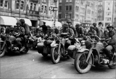 sraz motorkářů Praha 2.jpg
