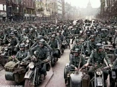 sraz motorkářů Praha.jpg