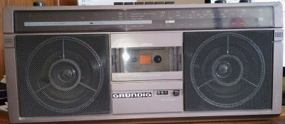 Grundig SR-3020 zepředu.jpg
