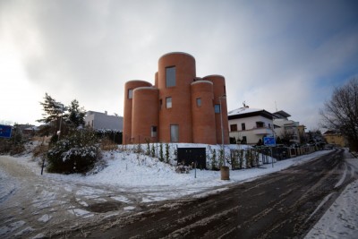 size4-16393419284109-241-takesiho-hrad-je-hotovy-dum-tomia-okamury-vzbuzuje-emoce-mezi-sousedy-i-architekty.jpg