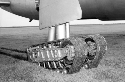 B-36_tracked_gear.JPG