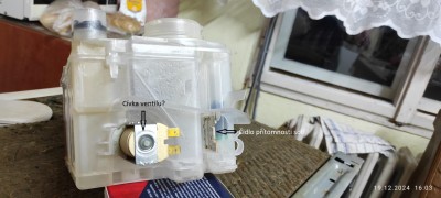 Čidlo přítomnosti soli
<br />Cívka ventilu?