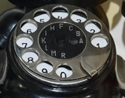 Telefon s písmeny.png