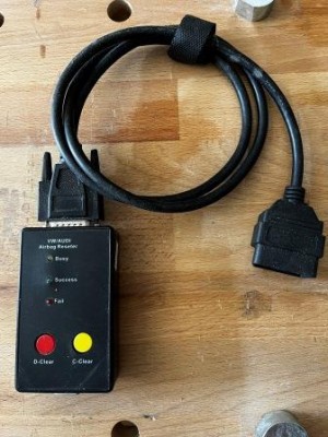 Airbag resetter old school.
<br />Cena 200,-Kč