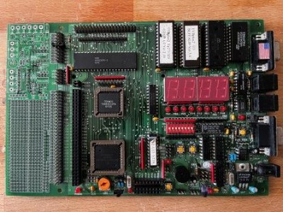 HC11E9 vývojová deska z Microcontroller Caffe od Alexe. 
<br />Cena 300,-Kč