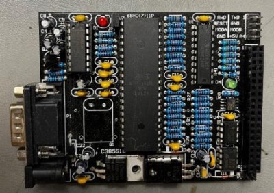 68HC(7)11 Klon prog s adaptéry. SW nemám. 
<br />200,-Kč