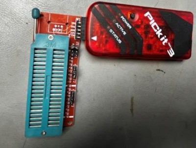 PICKIT3 s adaptérem
<br />Cena 300,-Kč
