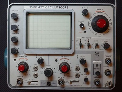 640px-Tek_422_front.jpg
