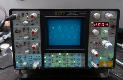 Sinus 1kHz, na displeji je odstup značek v ms.