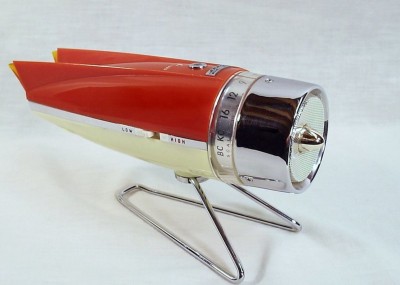 Sharp BH-352  rocket radio 1959.jpg