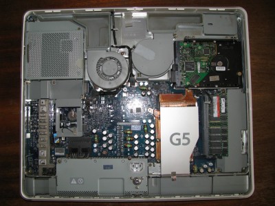 iMac G5 A1076 - po odebrání zadního krytu