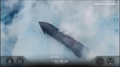 Starship se po dosednutí svalila bokem na hladinu.