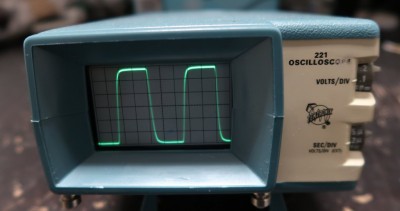 Obdélník 1MHz, 500mVpp, horizontál přepnut na Mag10x