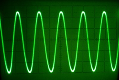 výstup na 50 ohm zátěži, 100ns/d, 100mV/d
<br />(dělič do g1 T2)