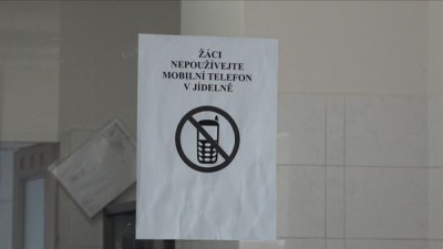 mobil a žáci.jpg