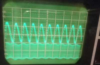 Nahoře detektor, dole kus drátu vedle antény, modulace 1 kHz, 0,5ms/dílek