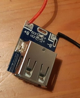 Modul z powerbanky - shořel jak papír, ačkoliv byl zatěžován 1/4 udávaného výkonu