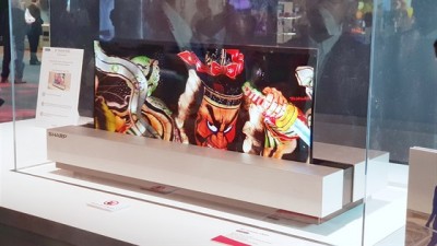 Sharp Flexible OLED – zatím jen koncept za sklem, za rok možná hotový produkt.