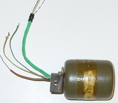 Často Elektroakustikou používaný typ na vstupech 0dBu a +6dBu, v různých kazetách s různým účelem. Tento konkrétní je z jednotky volby předposlechu ve stole.