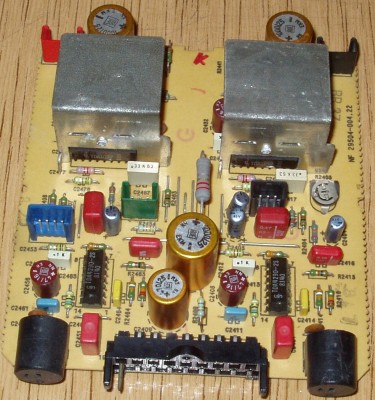 Evropská deska zesilovače zvuku z evropského televizoru, z evropského materiálu, vyrobeného v Evropě evropskými lidmi. Siemens, Philips, ROE, Wima, Roederstein. Není v něm jediná čínská součástka. Proto tyto moduly po ~45 letech fungují. Asi Grundig.
