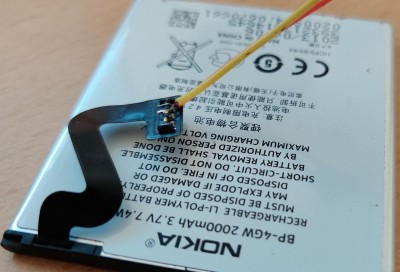 Nokia baterie s pevně zabudovaným flex kabelem.