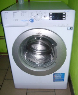 Indesit_XWE81683.jpg
