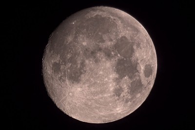 Když to ořízneš, dostaneš tohle. Je to sloučenina 5ti fotek, aby tam bylo míň šumu.