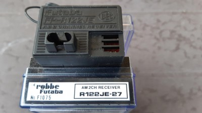 Futaba R122JE-27.jpg