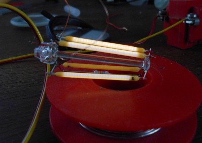 Proud snížen přes 2M2 na 45 µA