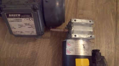 motory s převodovkou, 600Kč/ks, 1000kč za oba