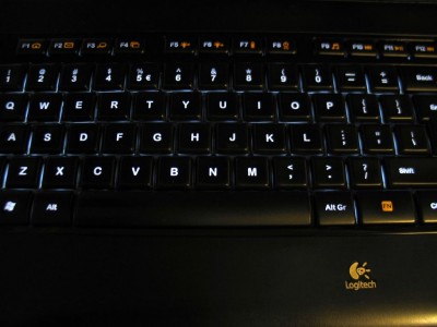 logitech_k800_3.jpg