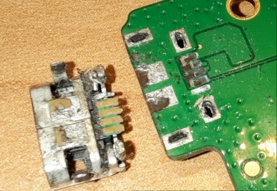 Urvaný USB  ---.jpg