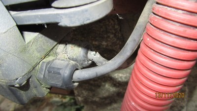 Prasklý kabel 1.jpg
