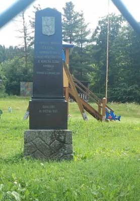 pomnik.jpg