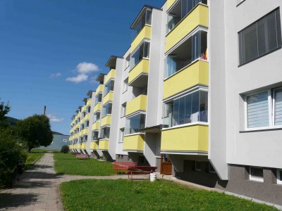 Barák - po.
<br />Téměř všichni (32 ze 40-ti) si nechali lodžie zasklít (DARK Vsetín)