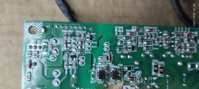 Konektor pro 12V ze strany PCB