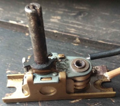 Bimetalový termostat .jpg