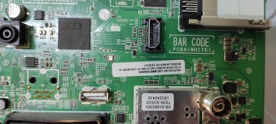 Vstup HDMI propojený s procesorem.