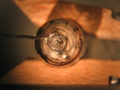 Detail vývodu po připájení drátku, drátek CuSn průměr 0,1mm