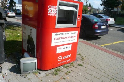 ervený kontejner.jpg